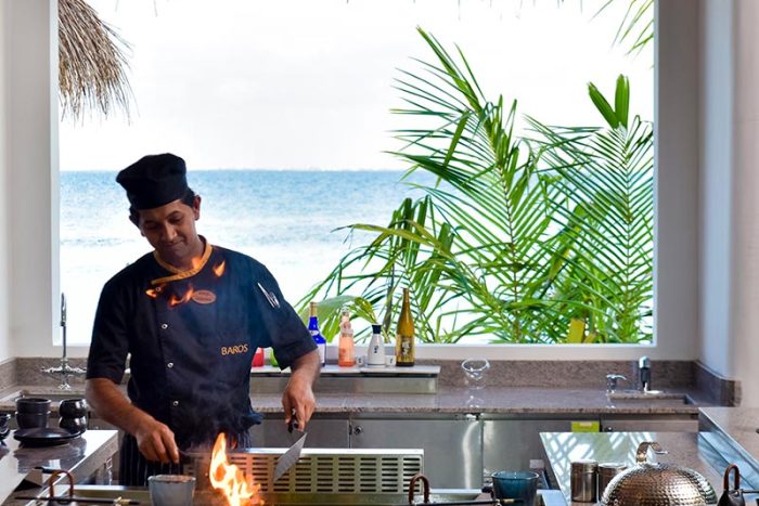 Teppanyaki-Show-Cooking©Baros-Maldives800x800