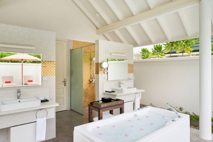beach-house-bathroom